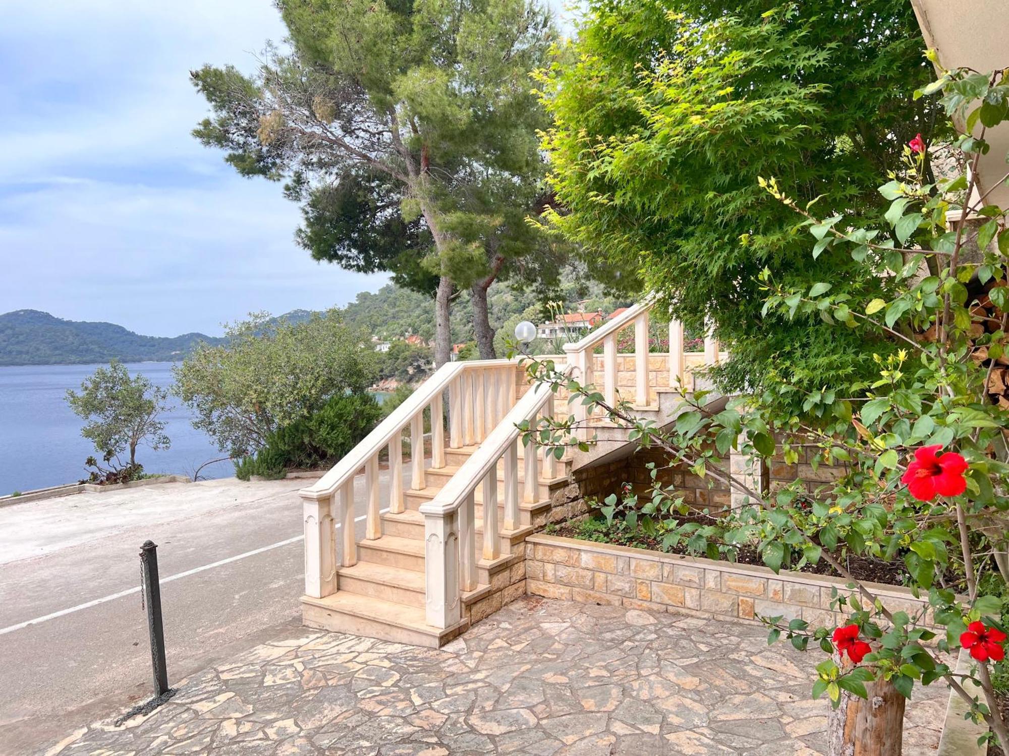 אובלי Terrace Studios With Panoramic Seaview מראה חיצוני תמונה
